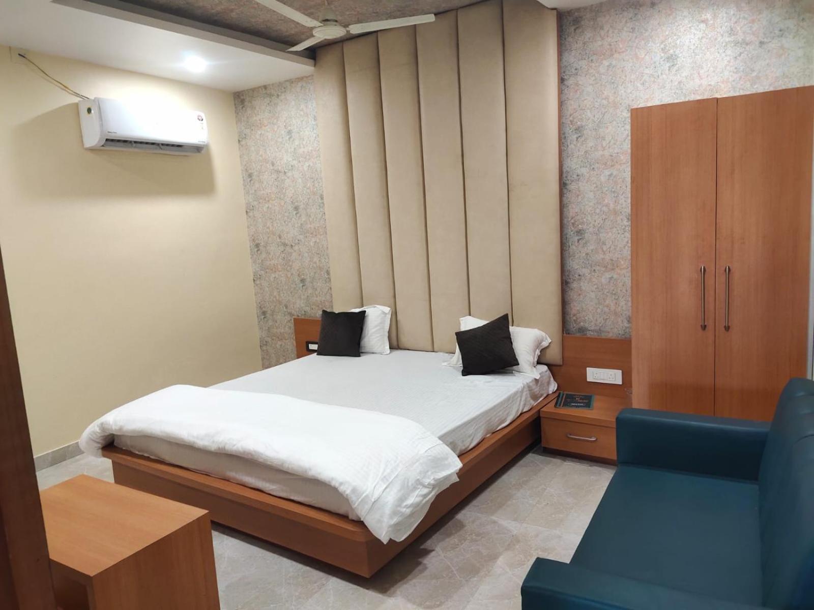 Shri Laxmi Inn Orai Zewnętrze zdjęcie